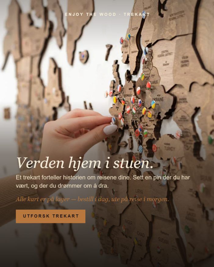 Verdenskart i tre til vegg fra Enjoy The Wood – dekorativ og stilren veggdekor i naturlig treverk.